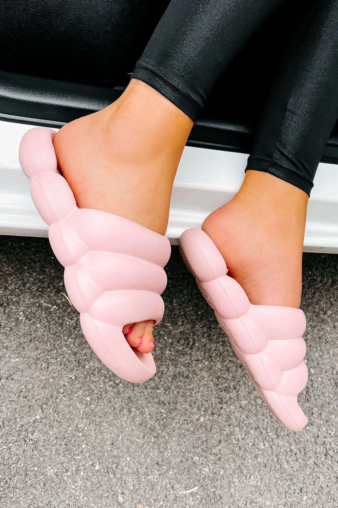 So On Trend Cushioned Slides (Pink)