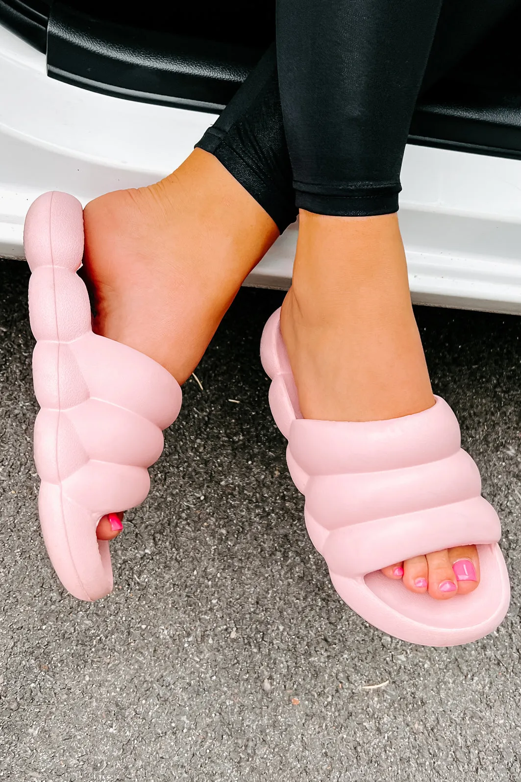 So On Trend Cushioned Slides (Pink)
