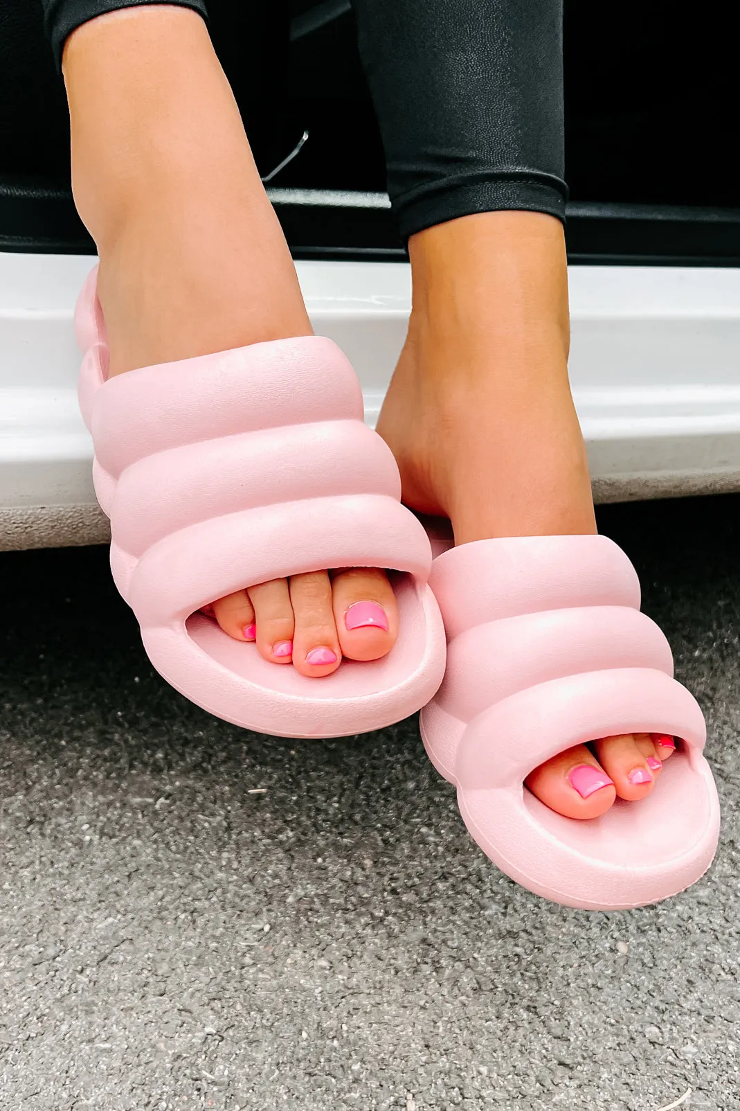So On Trend Cushioned Slides (Pink)